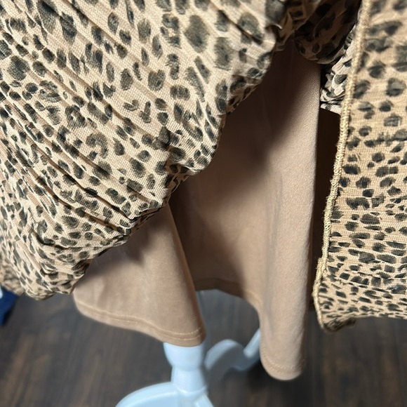 Off Shoulder Tiered Leopard Print Midi Dress sz S - Picture 3 of 4